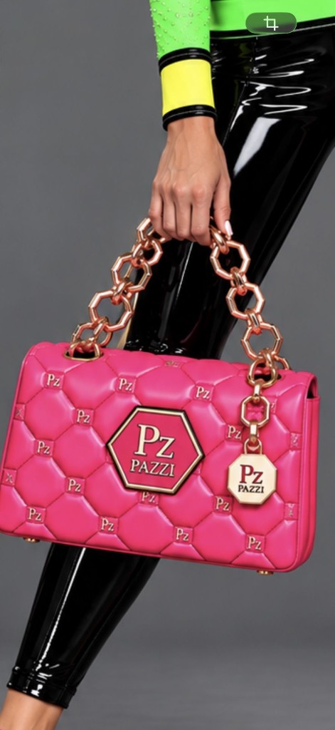 Hexa Signature Bag Detail